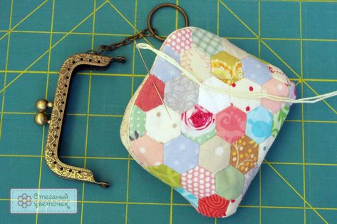 Coin Purse Pattern, Coin Purse Tutorial, English Paper Piecing Quilts, Handmade Leather Journal, Purse Tutorial, Frame Purse, Bag Tutorial, Paper Piecing Quilts, Patchwork Bags