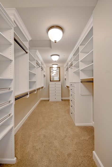 AHHHHH!!!  Do I hear angels singing??? Organized Spaces, Contemporary Closet, Walking Closet, Real Estat, Dream Closets, 아파트 인테리어, Master Closet, Decoration Inspiration, Closet Ideas