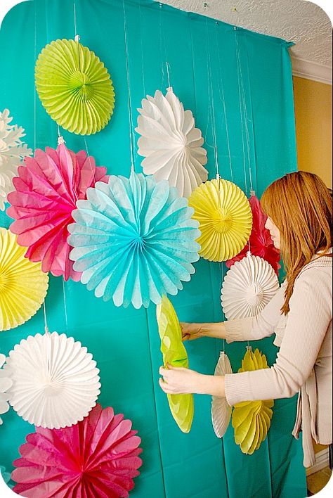 plastic tablecloths and paper fans...cute & colorful...but also can be distracting from the faces which should be the focus of photobooth fun! Fairytale Decorations, Photos Booth, Party Deco, Sweet 16 Parties, Paper Fans, Photo Booth Backdrop, Diy Photo, Paper Lanterns, Party Photos