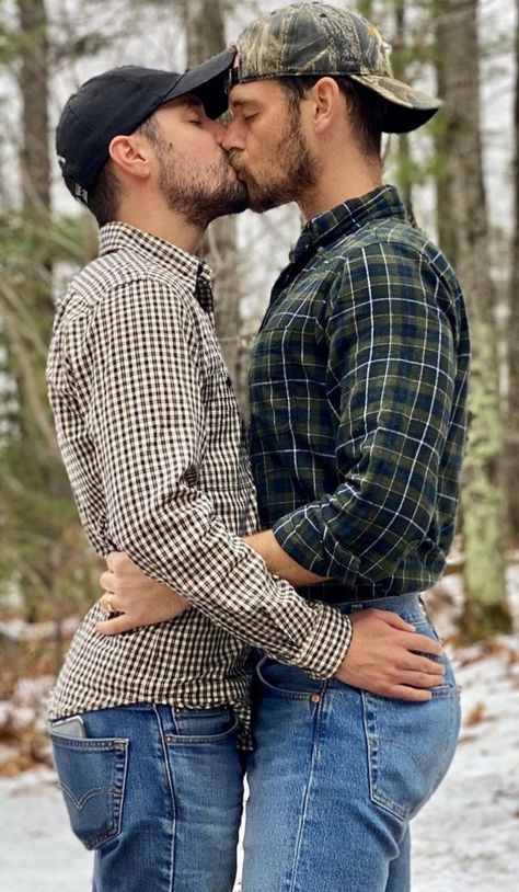 Where there is love Gay Lovers Pics, Man Hug, Man Moment, Gay Rights, Crush Advice, Men Kissing, Gay Romance, Dachshund Puppies, Silver Fox