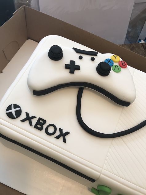 Xbox Controller Cake, Xbox Cake Ideas, Gamer Cake Ideas, Xbox Birthday Cake, Xbox One Cake, Gaming Cake, Fort Night, Gamer Cake, Xbox Cake