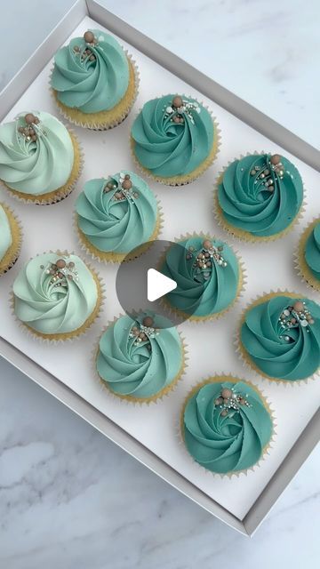 Sophie’s Cupcakes and Bakes on Instagram: "Now in hindsight I would definitely have added a little more colour to the lightest shade - there’s a bit too much of a contrast for me! 😬 I’m my worst critic! 😂  Shades of the new @cocoa.colour turquoise and the equally new Latte coloured hand dyed sprinkles from @shirebakery 🤌  336 nozzle used for all cupcakes  #turquoise #cocoacolourturquoise #turquoisecupcakes #turquoiseblue #shadesofturquoise #turquoiseombre #ombrecupcakes #shadesofblue #bluecupcakes #ombrebuttercream #americanbuttercream #buttercreamswirls #336nozzle #olbaacupcakebox #cupcakestyles #cupcakebox #cupcaketrends #reeloftheday #pipingreel #cupcakedecorating #cupcakeinspo #cupcakedecoratingideas #handdyedsprinkles #latte #shirebakery #birthdaycupcakes #cupcakestagram #cake #pip Turquoise Cupcakes, Teal Cupcakes, Decorated Cupcakes, Colour Turquoise, Turquoise Ombre, Blue Cupcakes, Cupcake Boxes, Teal Wedding, Shades Of Turquoise