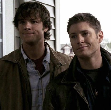 Sam E Dean, Jared Padalecki Brother, Supernatural Actors, Supernatural Wallpaper, John Winchester, Supernatural Pictures, Sam And Dean Winchester, Sam E, Sam Dean