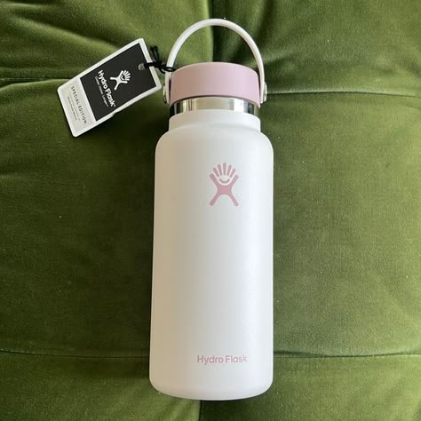 Special Edition Whole Foods Exclusive Hydroflask in Juneberry (light pink) Whole Foods Hydro Flask, Juneberry Hydro Flask, Light Pink Hydro Flask, Aesthetic Hydro Flask, Jiraiya And Tsunade, School Wishlist, Whatever Forever, Pink Water Bottle, Trendy Water Bottles