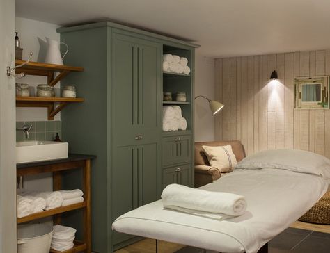 Spa Room Ideas, Deco Spa, Massage Room Decor, Watergate Bay, Massage Therapy Rooms, Facial Room, Beauty Therapy Room, Spa Room Decor, Esthetics Room