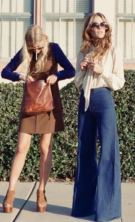 Some wore platform shoes, wrap dresses, and went for a Annie Hall menswear look. Description from pinterest.com. I searched for this on bing.com/images Seventies Style, Moda Hippie, Looks Jeans, Fashion 1970s, Mode Hippie, 60s 70s Fashion, Fashion 70s, 70s Party, 70s Inspired Fashion