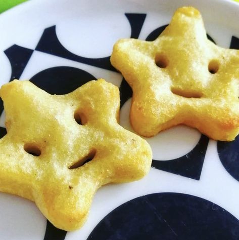 Smiley Potatoes, Star Shaped Food, Potato Smiles, Potatoes Cute, Smile Potato, Shaped Food, Fried Chips, Cute Potato, Childrens Meals