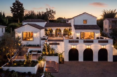 Beautiful Home Exterior, Spanish Estate, Los Angeles House, Mediterranean Style Home, Design Hacks, White Oak Hardwood Floors, Spa Inspiration, Home Exterior, Los Angeles Homes