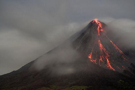 mt pinatubo Mt Pinatubo, Mount Pinatubo, Volcano Photos, Arenal Costa Rica, Philippines Manila, Howler Monkey, Arenal Volcano, Volcanic Eruption, Animal Flashcards