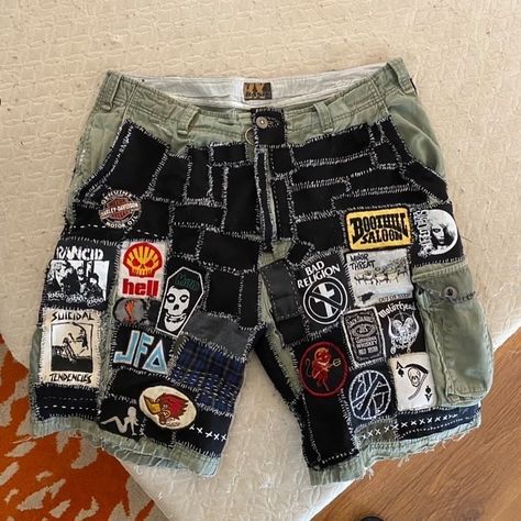 Crust Shorts, Patch Shorts, Cripple Punk, Punk Fashion Men, Crust Pants, Punk Fashion Diy, Patch Pants, Crust Punk, Masc Outfits