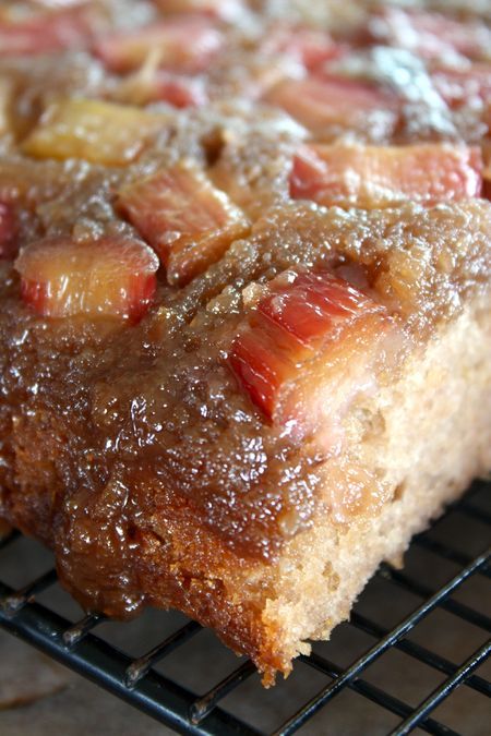 Polk Cakes, Strawberry Rhubarb Upside Down Cake, Fruity Deserts, Cooking Rhubarb, Rhubarb Upside Down Cake, Rhubarb Rhubarb, Rhubarb Desserts, Cake 5, Rhubarb Cake