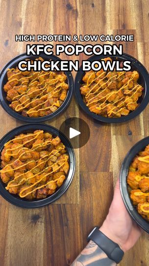 High Protein KFC Popcorn Chicken Bowls 🍗🔥 Easy 60g Protein Meal Prep! 💪🏼  (Macros: Per Serving - 4 Total) 493 Calories 51gC | 6gF | 61gP  Ingredients: 1.6KG Diced Potatoes (Carisma Potatoes) 1 Tsp Olive Oil Season Potatoes With 1 Tsp Oregano, 1 Tsp Onion Powder, 1 Tsp Garlic Powder, 1 Tsp Smoked Paprika, 1 Tsp Salt 800g Diced Boneless & Skinless Chicken Breast (raw weight) Season Chicken With 1 Tsp Salt, 1 Tsp Onion Powder & 1 Tsp Garlic Powder 130g Plain All Purpose Flour (not all of this gets used - approximately 55g sticks to the chicken in total) 2 Eggs 45g Spicy Mayonnaise (per bowl - 160ml Light Mayonnaise mixed with approximately 15 - 25g sriracha - adjust sriracha to your liking. Mix & equally distribute, can be substituted for store bought sauce such as Flying Goose Sriracha M Kfc Famous Bowl Recipe Healthy, Macro Friendly Kfc Bowl, Kfc Famous Bowl Recipe Easy, Buffalo Chicken Protein Bowl, High Protein Buffalo Chicken Bowl, Seasoned Potatoes, High Protein Low Calorie, Popcorn Chicken, Health Dinner