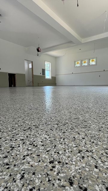 Glitter Epoxy Floor Garage, Garage Apoxsee, Epoxy Flooring Garage, Polyaspartic Garage Floor, Epoxy Garage Floor Colors, Epoxy Garage Floor Ideas, Garage Epoxy Floor, Garage Upgrades, Garage Floor Ideas