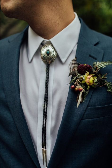 Groomsmen Fashion, Wedding Tux, Mens Wedding Attire, Groom Wedding Attire, Cowboy Wedding, Groom Ties, Boda Mexicana, Mexican Wedding, Western Wedding