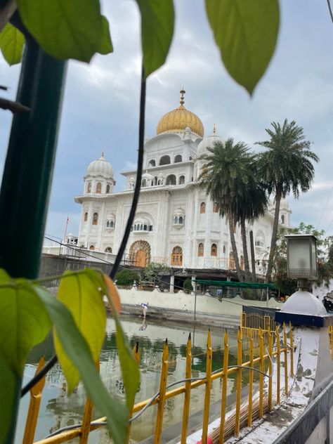 Gurudwara singh shaeeda mohali 📍 Gurudwara Photography, Guru Nanak Photo, Beautiful Profile, Temple Photography, Beautiful Profile Pictures, Guru Quotes, Guru Pics, Hand Pic, Gurbani Quotes