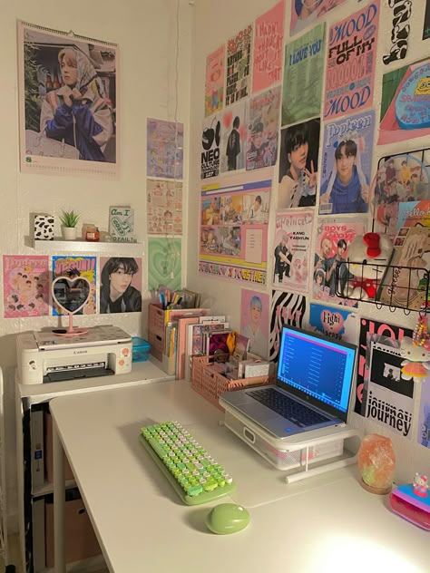 #kpopdesk #kpoproom #kpopdecor Room Ideas Aesthetic Anime And Kpop, Aesthetic Anime Rooms, Kpop Room Aesthetic Desk, Desk Anime Aesthetic, Anime And Kpop Room Ideas, K Pop Desk Ideas, Anime Desk Aesthetic, Kpop Room Inspo Aesthetic, Anime Room Ideas Diy