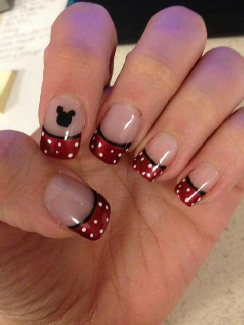 Disney Disney Dip Nails, Simple Disney Nails, Minnie Mouse Nail Art, Disney Christmas Nails, Disneyland Nails, Disney Nail Designs, Disney Inspired Nails, Minnie Mouse Nails, Disney Acrylic Nails