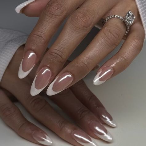 Chrome French Tip Nails Give A Modern Update To A Classic Mani Work Manicure, Chrome French Tip Nails, Chrome French Tip, Nail Guide, Classic Nail Designs, Chrome French, Engagement Nails, Neon Acrylic Nails, White Tip Nails