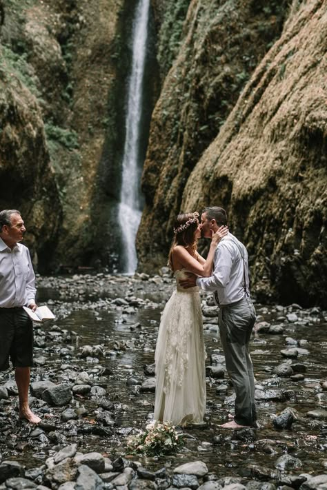 Seattle Vibes, Barefoot Bride, Gorge Oregon, Waterfall Elopement, Wedding Fotos, Waterfall Wedding, Oregon Elopement, Sarah Seven, Places To Elope