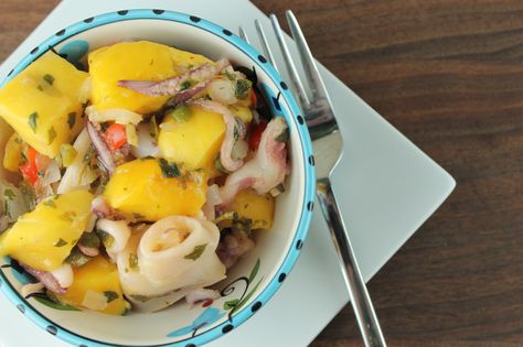 This Mango and Calamari Ceviche recipe combines the zesty flavors of curry, garlic, peppers, citrus, and mango for the perfect paleo appetizer or meal. Calamari Ceviche Recipe, Ceviche Salad, Mango Ceviche, Paleo Appetizer, Paleo Plan, Paleo Fish, Recipe Mango, Paleo Appetizers, Banting Recipes