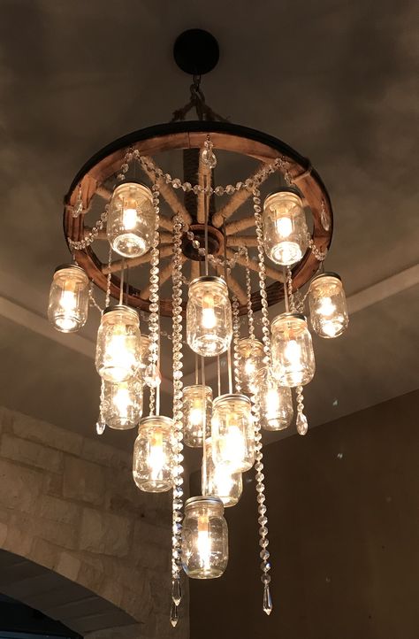 Farmhouse Wagon Wheel Decor, Diy Rustic Chandelier Wedding, Creative Chandelier Ideas, Wagon Wheel Lighting, Barn Chandelier Ideas, Wagon Wheel Light Fixture, Diy Wagon Wheel Chandelier, Wagon Wheel Decor Indoor, Diy Chandelier Ideas Upcycling