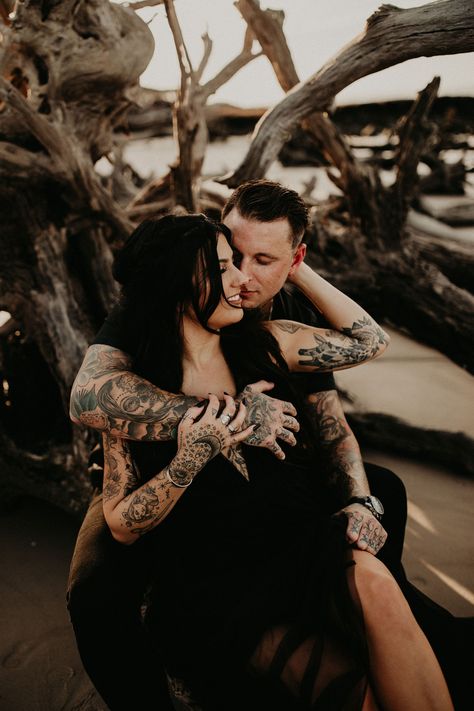 Engagement Photos Gothic, Dark Engagement Photos Romantic, Engagement Photos Goth, Moody Romantic Engagement Photos, Emo Engagement Photos, Alt Engagement Photos, Goth Couple Photoshoot, Gothic Couple Photoshoot, Goth Engagement Photos