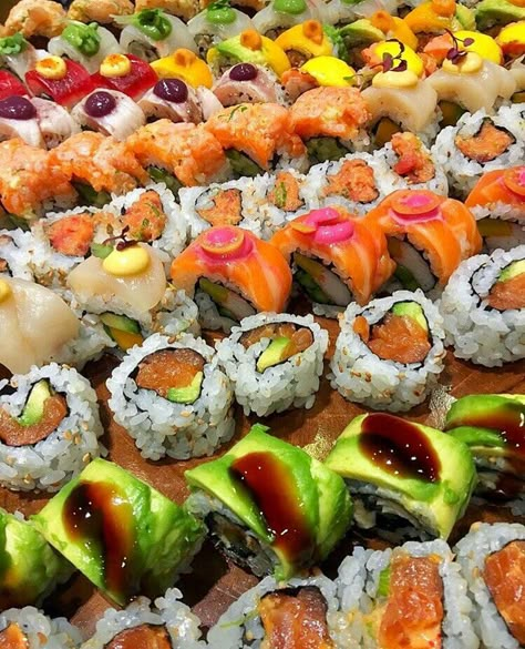 Sushi Recipes Homemade, Make Sushi, Sushi Platter, How To Make Sushi, Sushi Recipes, Food Goals, Tempura, Food Plating, Food Obsession