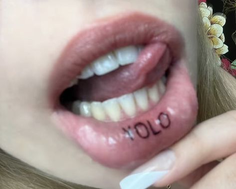 Tattoo Ideas Fineline, Simplistic Tattoo Ideas, Lip Tats, Inside Lip Tattoos, Red Lips Tattoo, Blue Billie Eilish, Inside Finger Tattoos, Inner Lip Tattoo, Really Bad Tattoos