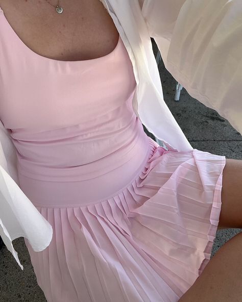 pink workout sets >> @fabletics #fableticspartner Pink Tennis Outfit, Skirt Pink Outfit, Tennis Essentials, Pink Workout Outfit, Cute Tennis Outfit, Ig Outfits, Athleisure Skirt, Pink Tennis Skirt, Casual Outfit Summer