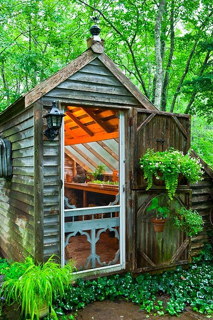 Potting shed/ greenhouse...How cool would it be to have this at the edge of your woods ? Potting Shed Plans, Retreat Space, Potting Benches, Greenhouse Shed, Farmhouse Landscaping, Green Houses, Potting Sheds, Garden Greenhouse, Greenhouse Gardening