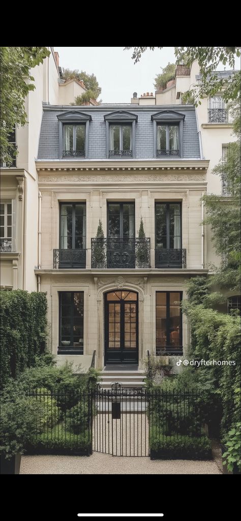 London Style House, English Townhouse Exterior, British Townhouse, London House Exterior, Victorian House London, London House Interior, English Townhouse, Townhouse Exterior, Luxury Townhouse