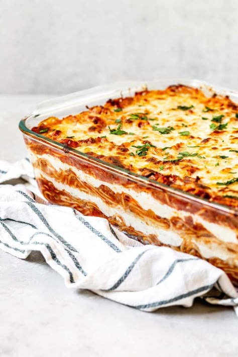 Spaghetti Cake, Best Spaghetti Sauce, Spaghetti Lasagna, Spaghetti Recipes Easy, Baked Spaghetti Recipe, Spaghetti Pie, Lasagna Casserole, Ground Beef Casserole Recipes, Spaghetti Casserole