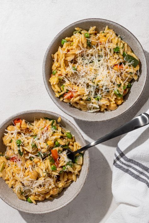 One-Pot Healthy Orzo (10 minute dinner!) Healthy Orzo, Gluten Free Orzo, One Pot Orzo, Orzo Recipes, Orzo Salad, Vegan Pumpkin, Healthy Girl, Tofu Recipes, Meatless Meals