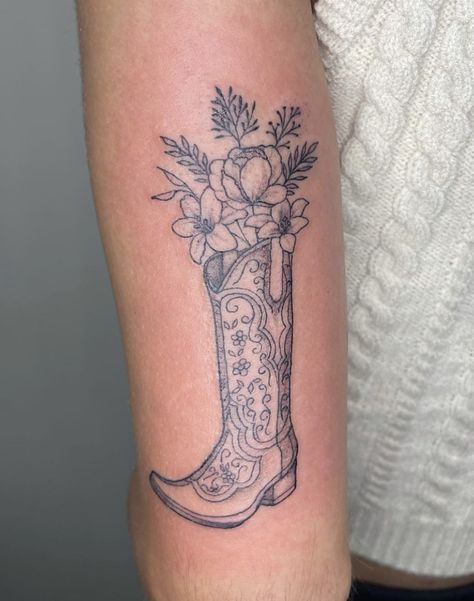 Cowboy Hat Tattoo With Flowers, Boot Tattoo, Cowboy Boot Tattoo, Flowers Tattoos, Horse Shoe Tattoo, Mom Daughter Tattoos, Cowgirl Tattoos, Cowboy Tattoos, Tattoos Infinity