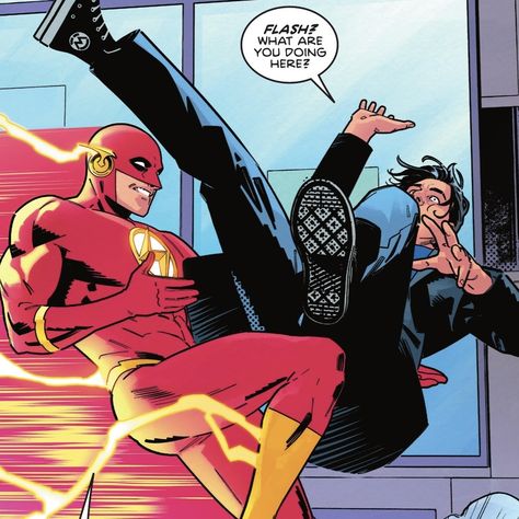 Nightwing Motorcycle, Nightwing And Kid Flash, Flash And Nightwing, Birdflash Comic, Nightwing And Flash, Nightwing Gif, Nightwing Fanart, Nightwing Comic, Flash Aesthetic