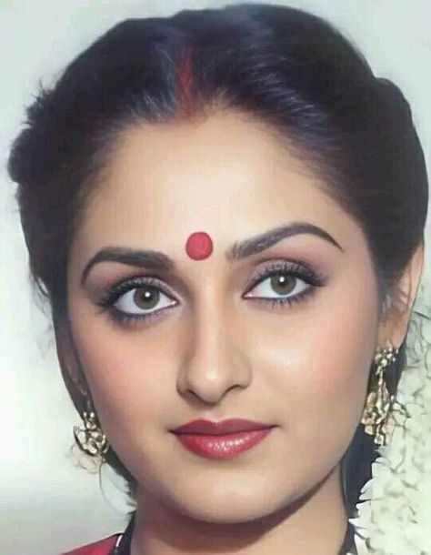 Jaya Prada Saree, Jaya Prada, Retro Bollywood, Actress Without Makeup, Old Is Gold, Beautiful Photoshoot, Vintage Bollywood, Actress Images, Indian Woman