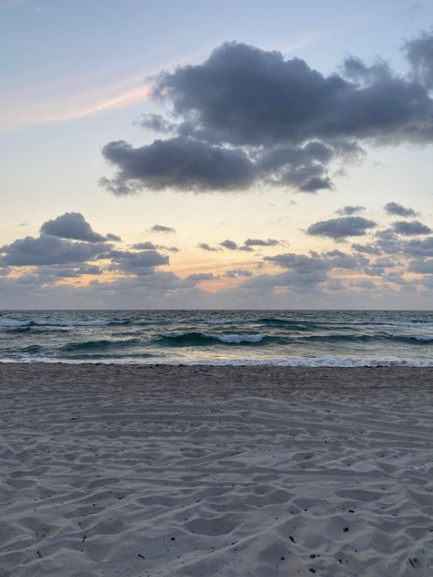 beach waves aesthetic vibes florida summer sunrise nature sand ocean Pompano Beach Florida, North Carolina Beaches, Coastal Life, Carolina Beach, Pompano Beach, Lock Screen, Screen Wallpaper, Beach Florida, Fort Lauderdale