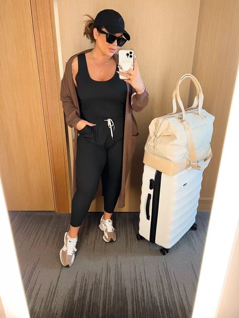 Plus Size Travel Outfits Airport Style, Plane Outfit Airport Style Comfy, Plane Outfit Airport Style, Plus Size Airport Outfit, Airport Outfit Fall, Travel Outfit Plus Size, Aesthetic Plus Size, Plane Outfit, Airport Outfit Summer