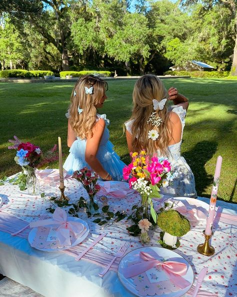 Summer kickoff party theme: garden fairy🪴🧚🏼‍♀️⛲️ Garden Themed Birthday Party, Enchanted Garden Party, Mccall Mitchell, Theme Garden, 30th Bday Party, Bridgerton Aesthetic, Fairytale Garden, Fairy Garden Party, 30th Bday