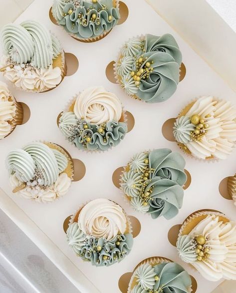 Neutral Cupcakes, Green Cupcakes Ideas, Sage Green Cupcakes, Cupcake Icing Designs, Edible Cupcake Decorations, Cupcakes Baby Shower, Shower 2023, Engagement Cupcakes, Cupcake Piping