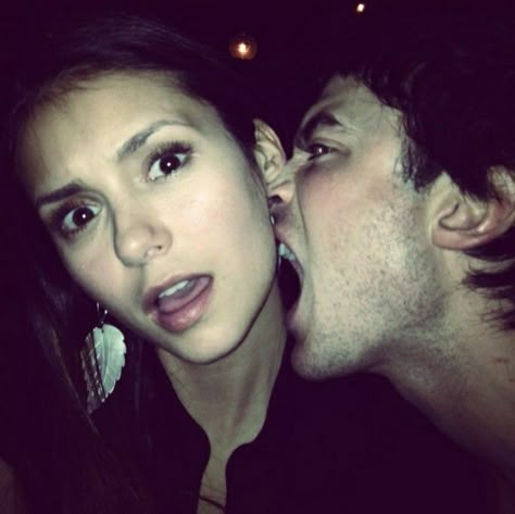 Ian E Nina, Ian And Nina, The Vampire Diaries 3, Vampire Diaries Movie, Vampire Diaries Wallpaper, Vampire Diaries Damon, Vampire Diaries Funny, Casting Pics, Vampire Diaries Cast