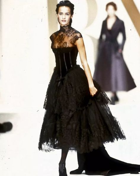 The Fashion Muses on Instagram: "Valentino fw 1993 collection 🖤" Gothic Fashion Show, Southern Gothic Dress, Valentino 1993, Black Runway Dress, 1400s Fashion, Valentino Runway, Miss Americana, 90s Runway Fashion, Runway Fashion Couture