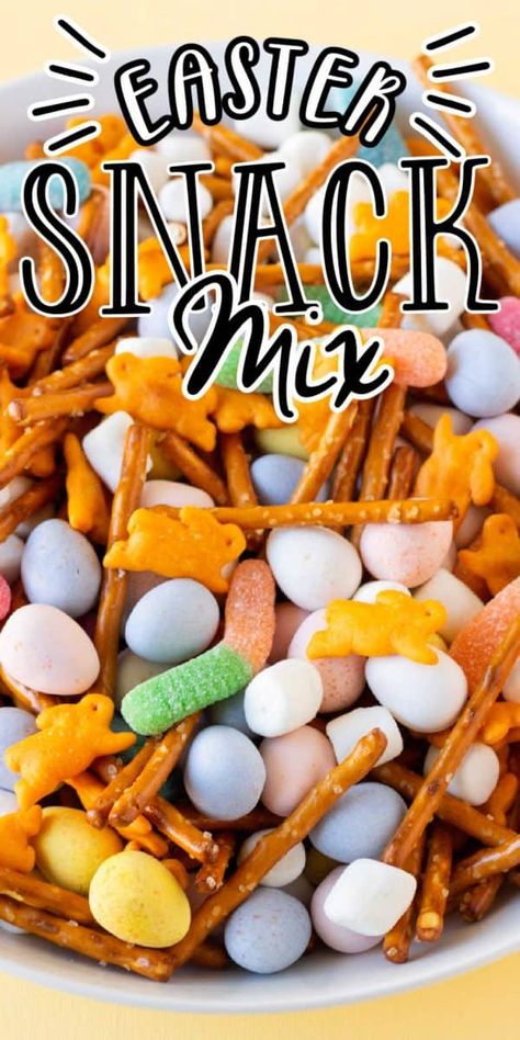 Easter Preschool Snacks, Easter Trail Mix, Bunny Bait Recipe, Easter Snack Mix, Easter Snack, Trail Mix Recipe, Easter Marshmallow, Easy Easter Treats, Bunny Bait