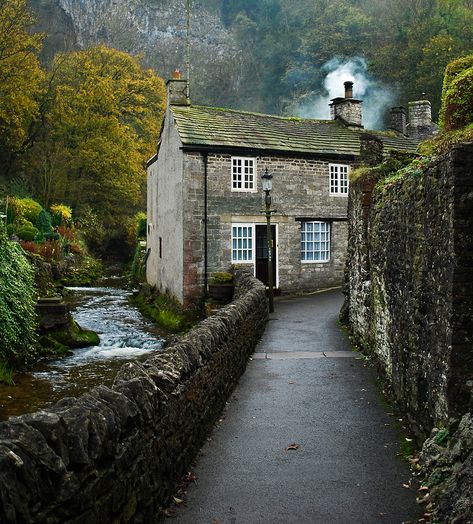 "River cottage" by nicolawhustorm on Flickr - A cottage in Castleton, Peak district, United Kingdom River Cottage, Islamic History, 카드 디자인, Peak District, Old Stone, English Cottage, Stone House, Stonehenge, English Countryside