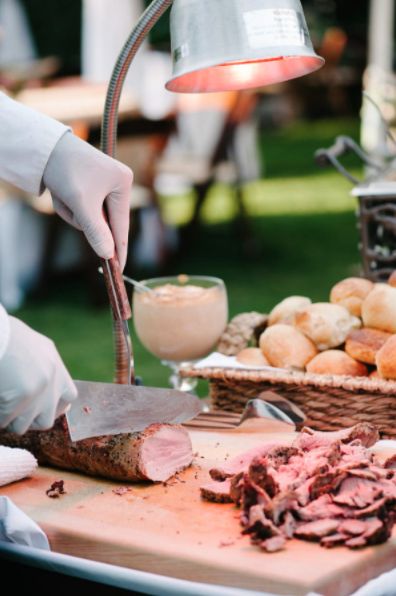 wedding reception food ideas Meat Station Wedding, Meat Carving Station Wedding, Wedding Carving Station, Carving Station Wedding, Meat Carving Station, Cheese Table Wedding, Elegant Buffet, Cheese Table, Carving Station