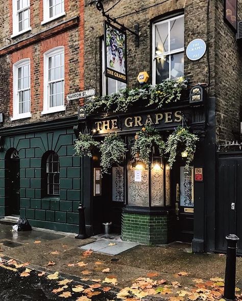 the curious bumblebee Pub Interior, Pub Design, British Pub, Decor Shopping, Old Pub, London Aesthetic, London Pubs, Pub Decor, Soho London