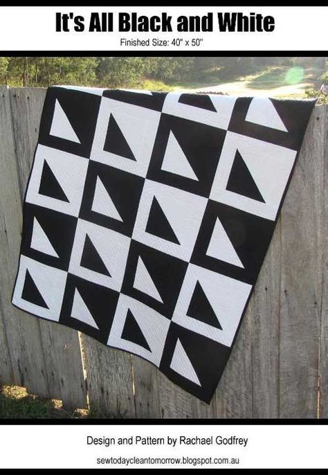 This graphic quilt design is easy to make and is the perfect introduction to making quilts using half square triangles. The simple design looks stunning in Black And White Quilt, Triangle Quilt Pattern, Black And White Quilts, Two Color Quilts, Quilt Modernen, Quilt Care, Pdf Quilt Pattern, Triangle Quilt, Modern Quilt Patterns