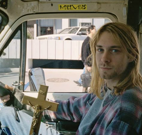 In one of the band’s first interviews, we find a drug-free Cobain and a familiar rock & roll attitude Curco Vein, Where Did You Sleep Last Night, Kurt Cobain Photos, Donald Cobain, Kaptan Jack Sparrow, Krist Novoselić, Nirvana Kurt Cobain, Nirvana Kurt, Smells Like Teen Spirit