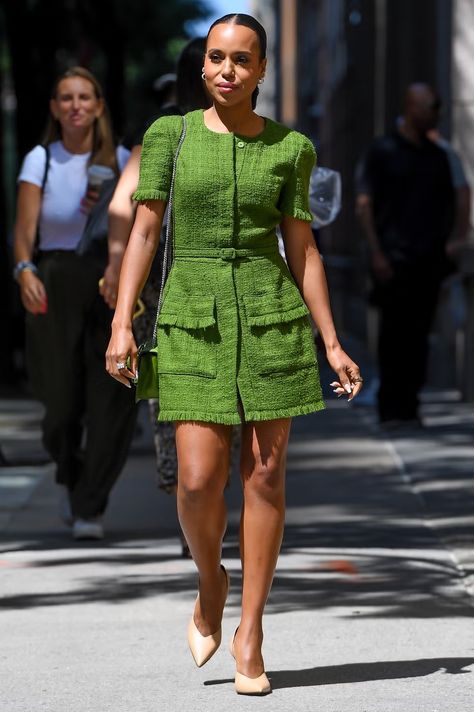 Kerry Washington Night Out Street Style, Green Wardrobe, Kerry Washington Style, Skee Wee, Margaret Qualley, Clear Spring, Elegant Outfit Classy, Celebrity Style Inspiration, Wardrobe Styling