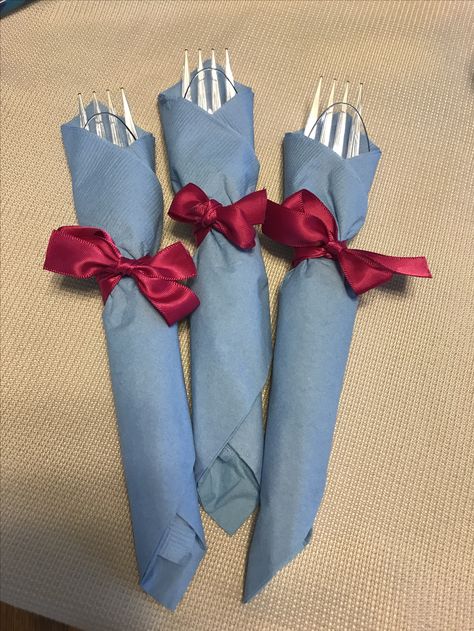 Wrap cutlery in periwinkle napkins and tie with fuchsia ribbon for an Eeyore look. Napkin Tied With Ribbon, Wedding Mint, 60th Birthday Decorations, Wedding Mint Green, Wedding Napkin, Mint Wedding, Ribbon Wrap, Wedding Napkins, All About Wedding